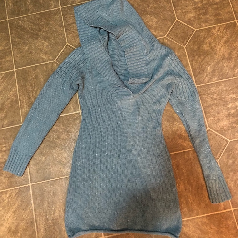 Women’s long sweater with hood